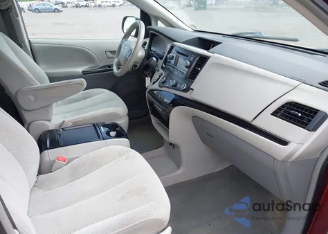 2011 Toyota Sienna Le V6 z USA, uszkodzony, nr VIN 5TDKK3DC3BS145994